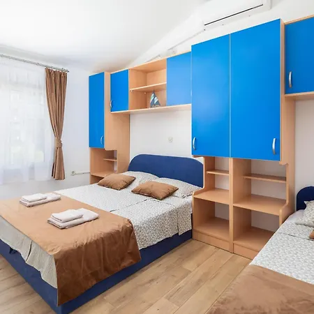Near Central Beach With Free Parking Apartment Makarska