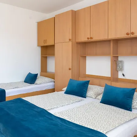 Apartment Near Central Beach With Free Parking
