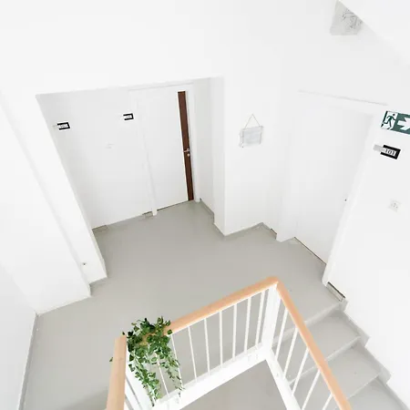 Near Central Beach With Free Parking Apartment