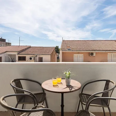 Near Central Beach With Free Parking Makarska