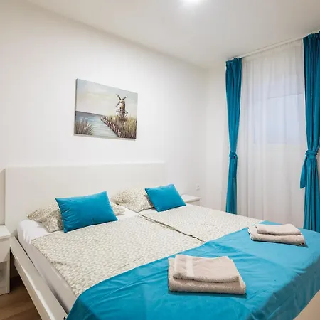 Near Central Beach With Free Parking