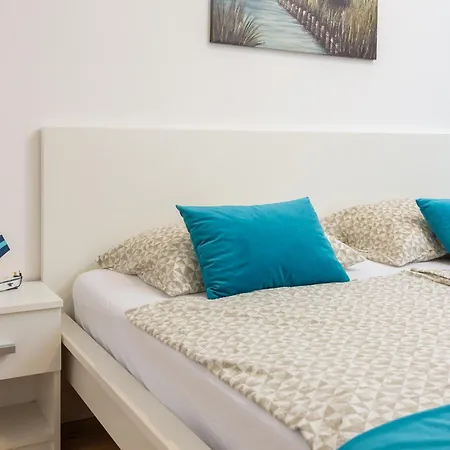 Apartment Near Central Beach With Free Parking