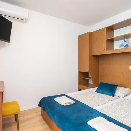 Near Central Beach With Free Parking Makarska