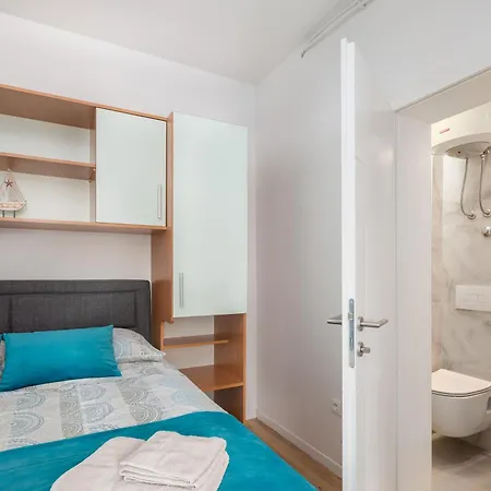 Near Central Beach With Free Parking Апартаменты *