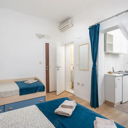 Apartment Near Central Beach With Free Parking