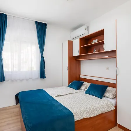 Apartment Near Central Beach With Free Parking *