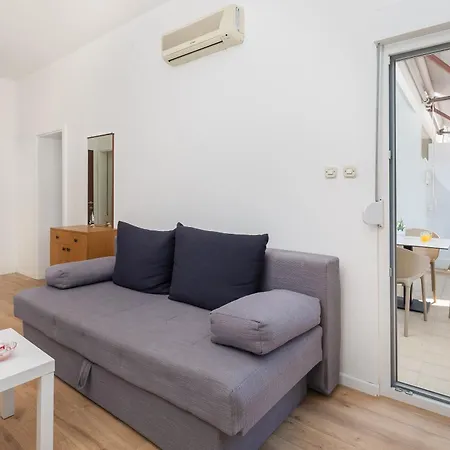 Near Central Beach With Free Parking Makarska