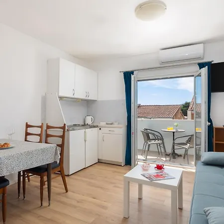Apartment Near Central Beach With Free Parking *