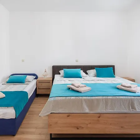 Апартаменты Near Central Beach With Free Parking Макарска