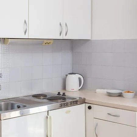 Apartment Near Central Beach With Free Parking *