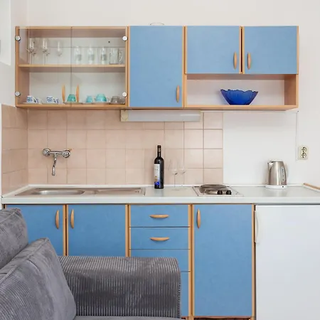 Near Central Beach With Free Parking Apartment *