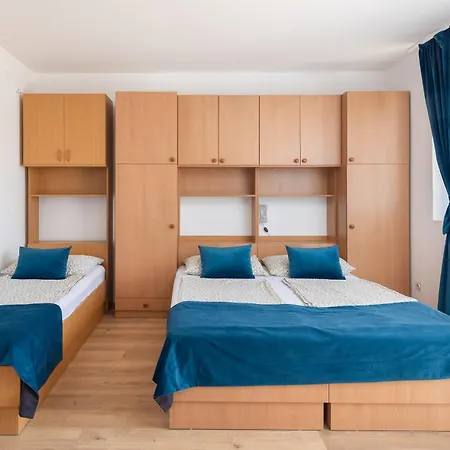Near Central Beach With Free Parking Apartment Makarska