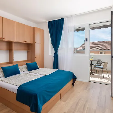 Апартаменты Near Central Beach With Free Parking Макарска