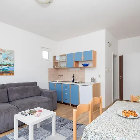 Apartment Near Central Beach With Free Parking *