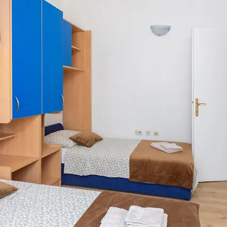 Апартаменты Near Central Beach With Free Parking *