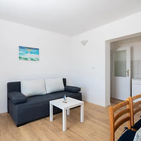 Near Central Beach With Free Parking Apartment Makarska