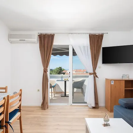 Near Central Beach With Free Parking * Makarska