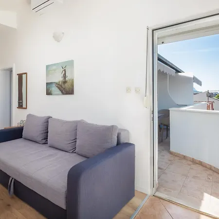 Apartment Near Central Beach With Free Parking
