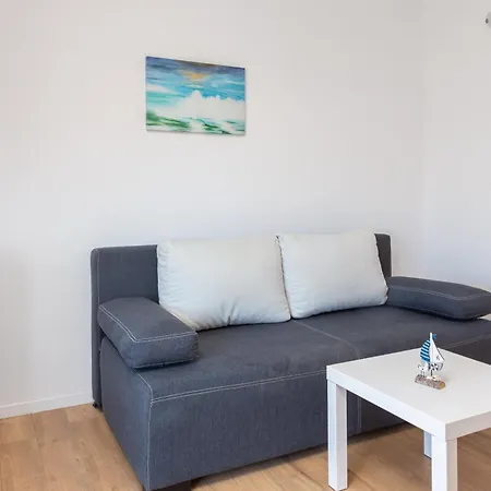 Near Central Beach With Free Parking Апартаменты *