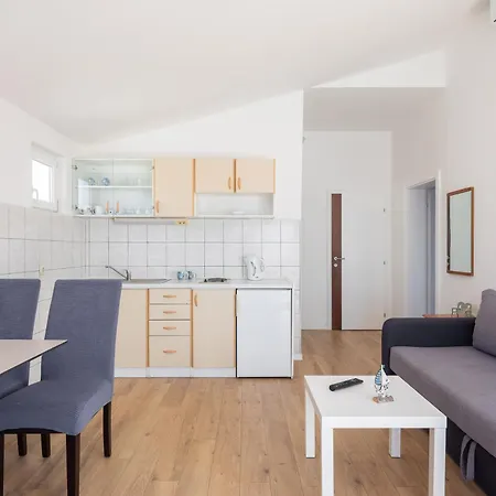 Apartment Near Central Beach With Free Parking Makarska