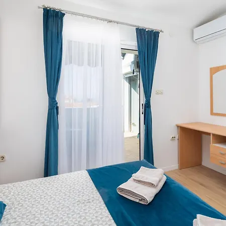 Апартаменты Near Central Beach With Free Parking *