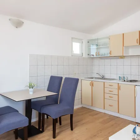 Near Central Beach With Free Parking * Makarska