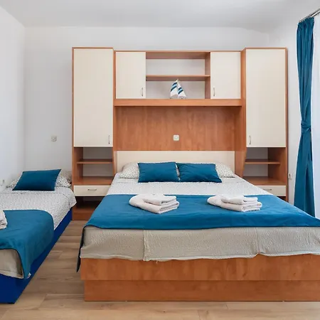 Near Central Beach With Free Parking Апартаменты